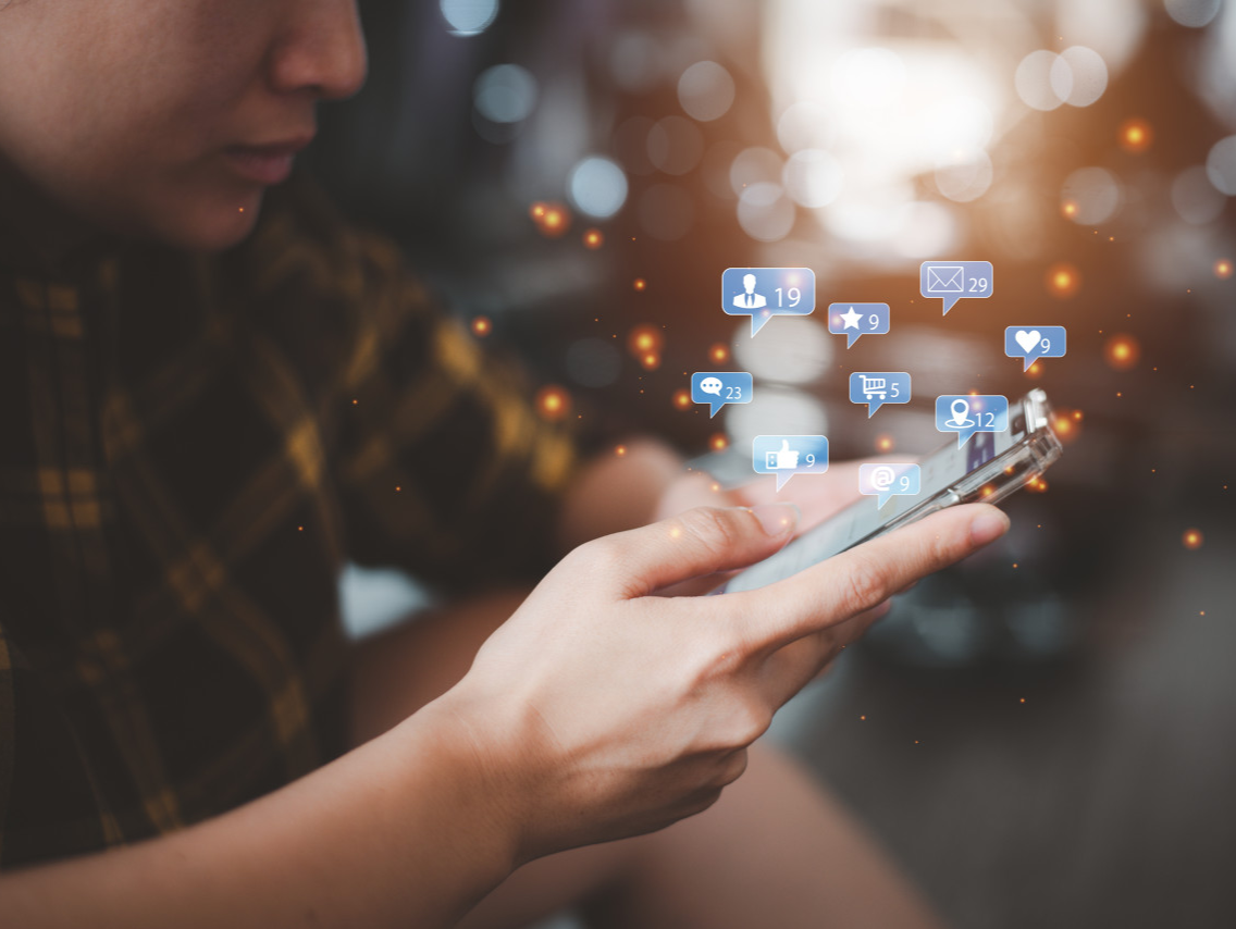 明年起，马来西亚16岁以下人群禁用社媒 