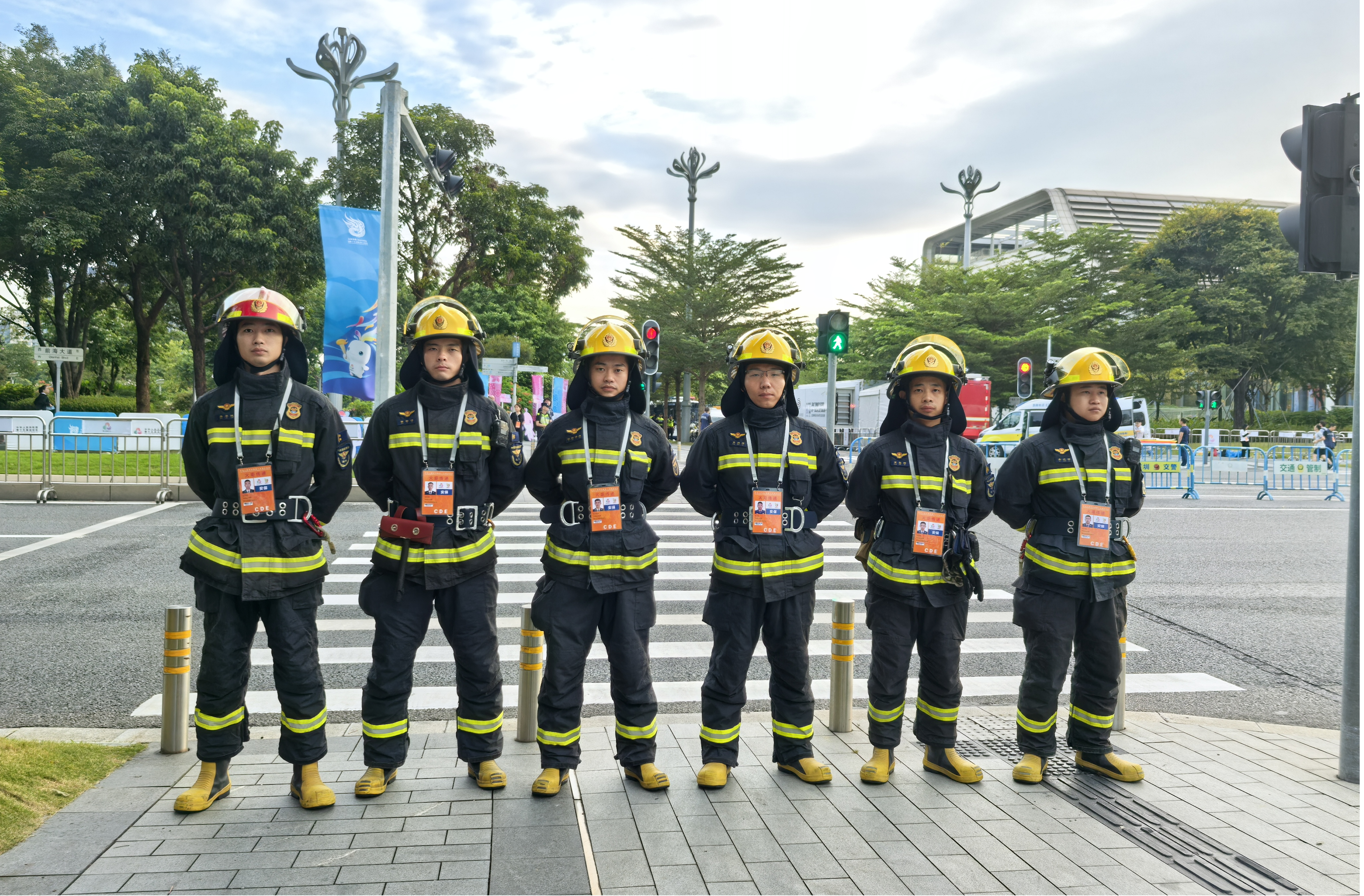 深圳消防护航第十五运火炬传递