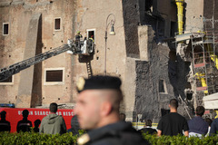 （外代一线）（7）意大利中世纪塔楼坍塌事故致一人死亡