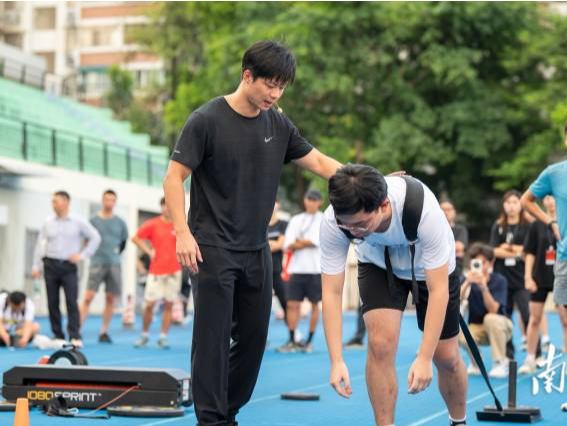 “飞人”苏炳添，迎来“交棒”时刻