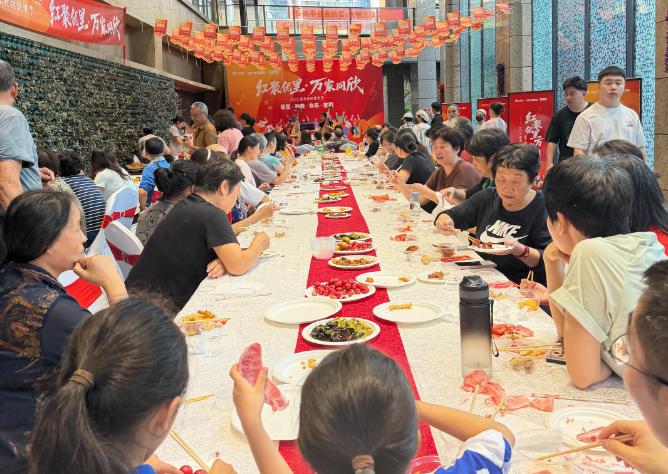 龙光智慧服务第四届“优里节”收官:500场活动温暖30城200个小区