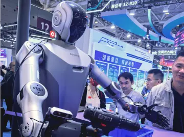 高交会“黑科技”指南!载人飞碟、特种机器人......逛馆像闯入科幻片场