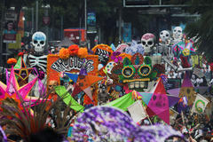 （外代一线）（8）墨西哥城举行亡灵节游行