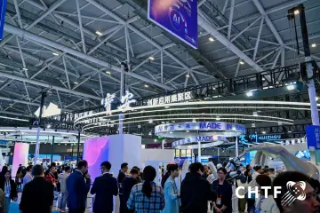 高交会宝安“AI双圈”火了:“硬科技”人气爆棚,“未来城市”触手可及