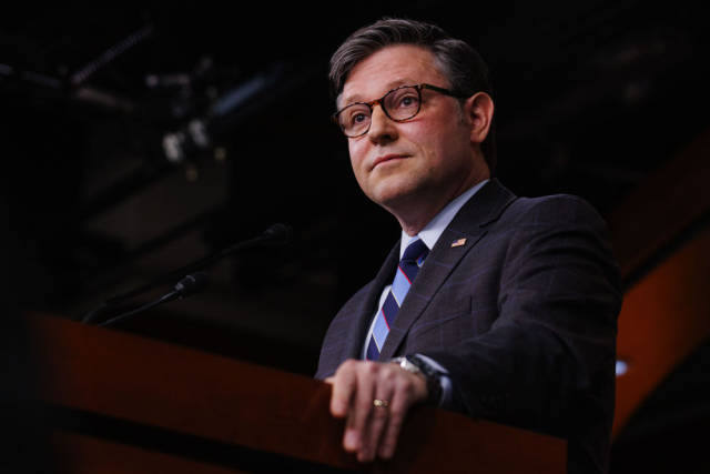 2024年2月6日,在美国华盛顿,美国国会众议院议长迈克·约翰逊举行记者会。 2024年2月6日,在美国华盛顿,美国国会众议院议长迈克·约翰逊举行记者会。