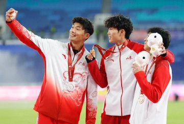 深圳黄博凯撑竿跳高留了点遗憾:银牌尽力了!