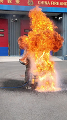 蔬菜能灭油锅火吗？消防实验测真相