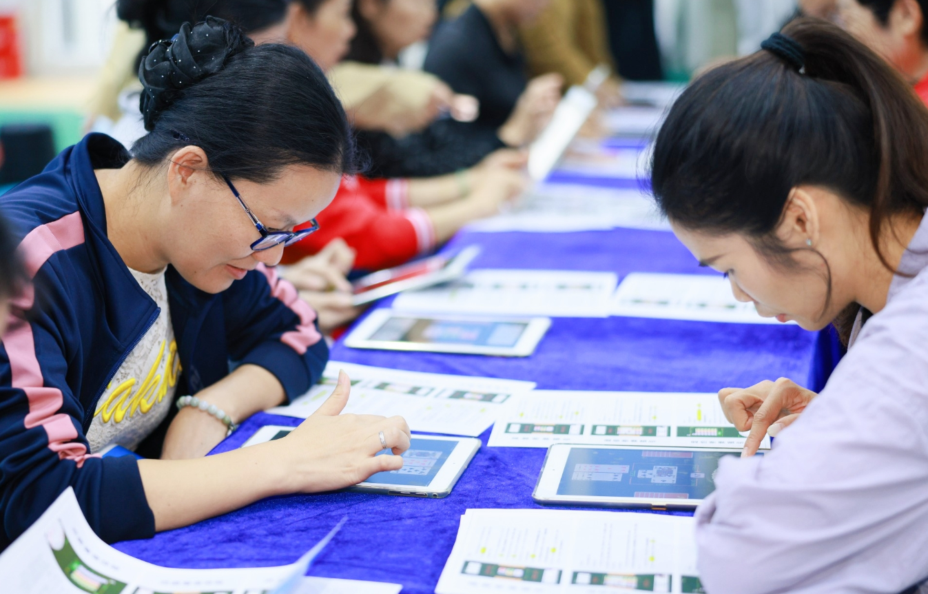 “全民全运·同心同行”桥牌活动走进罗湖