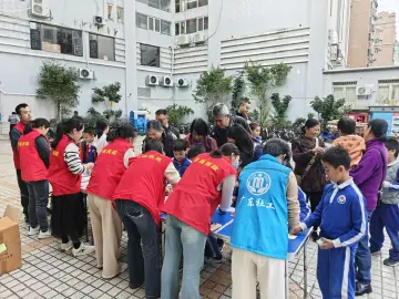 罗湖区翠达社区开展“勇敢发声，拒绝家暴”主题宣传活动