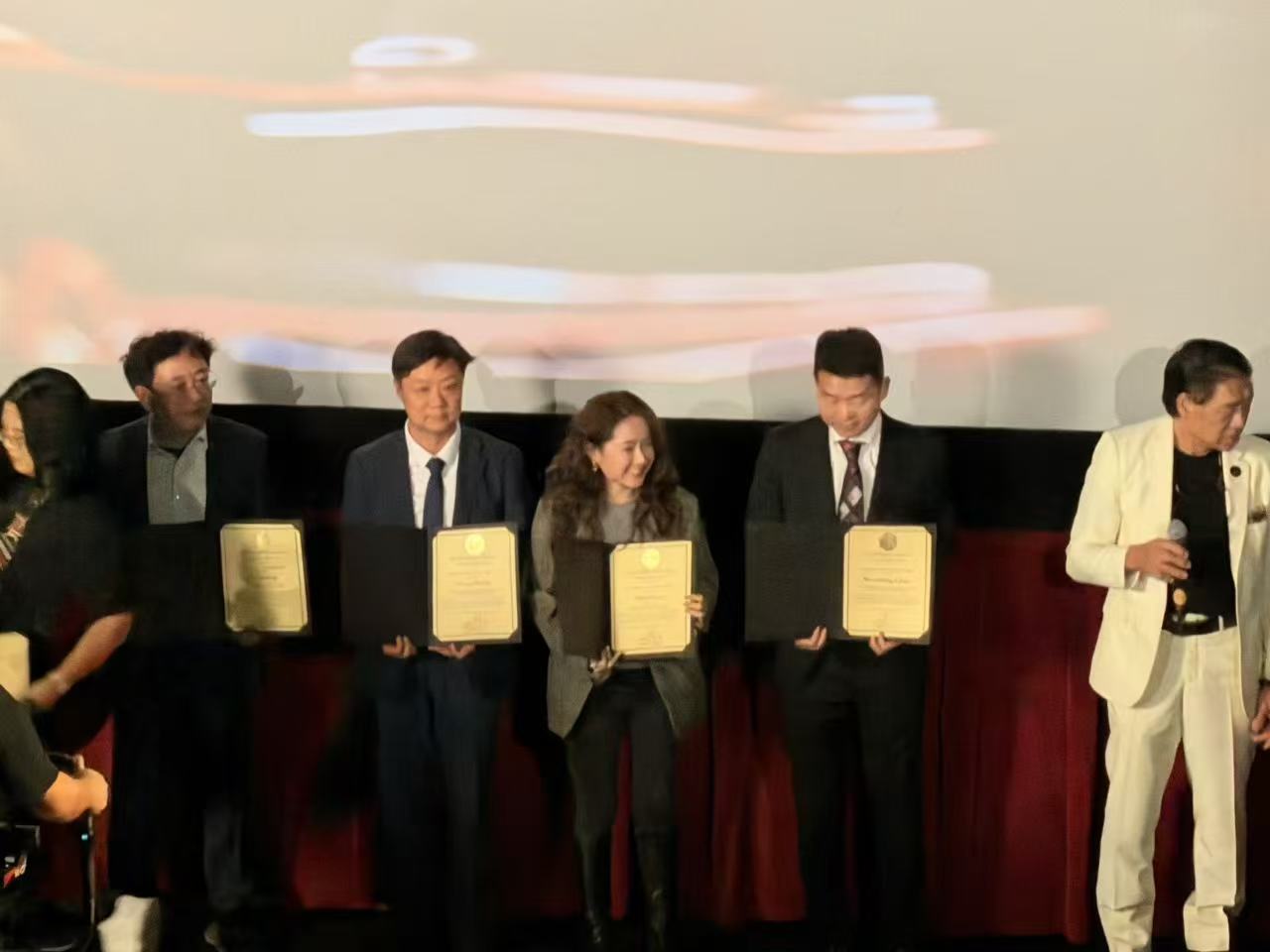 深圳盐田短剧勇闯好莱坞折桂，非遗鱼灯舞点亮文化出海路