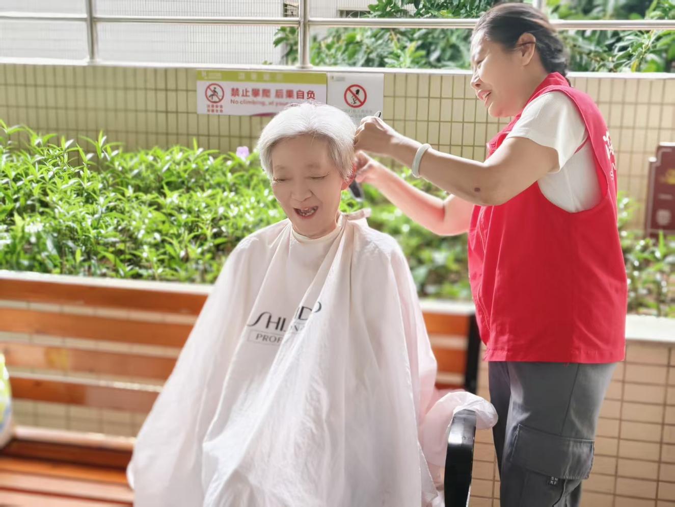 南山街道南山社区召开2025年度志愿者总结交流活动