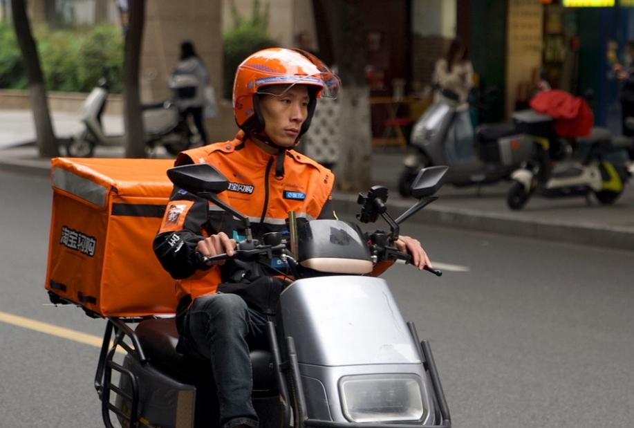 全国百万城市骑士免费焕新 淘宝闪购持续加强骑士保障