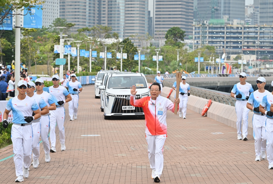 时隔15年再度参与，广汽董事长冯兴亚担任十五运会火炬手