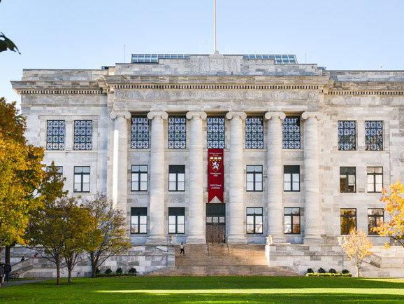 美国哈佛医学院爆炸案两名嫌疑人被捕 