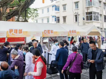 盐田区人民医院在中英街举办深港居民义诊活动