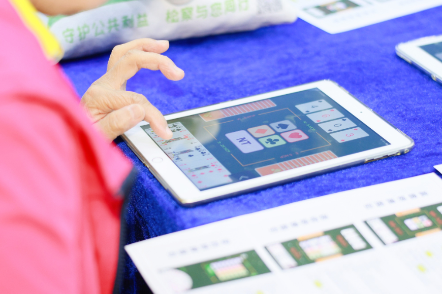 十五运会桥牌冠军、讲师走进社区、商圈开讲