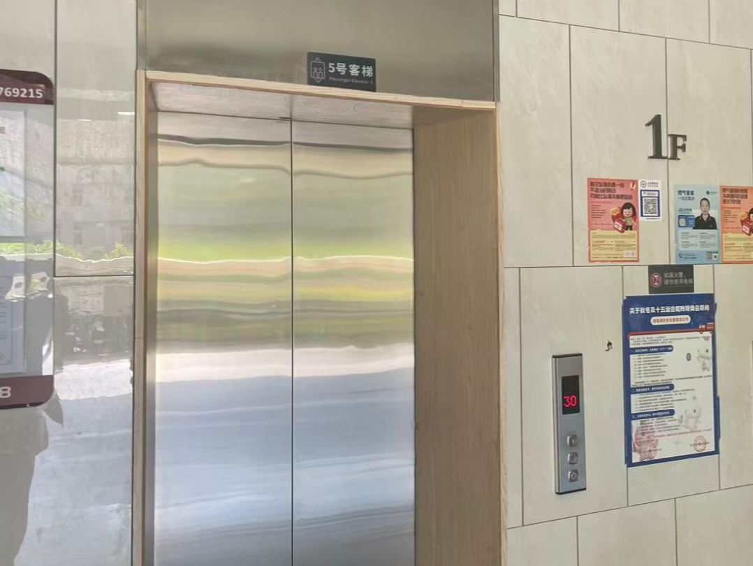 福田区英才大厦电梯近期故障频发，相关部门回应：使用频率过高，建议集中更换配件