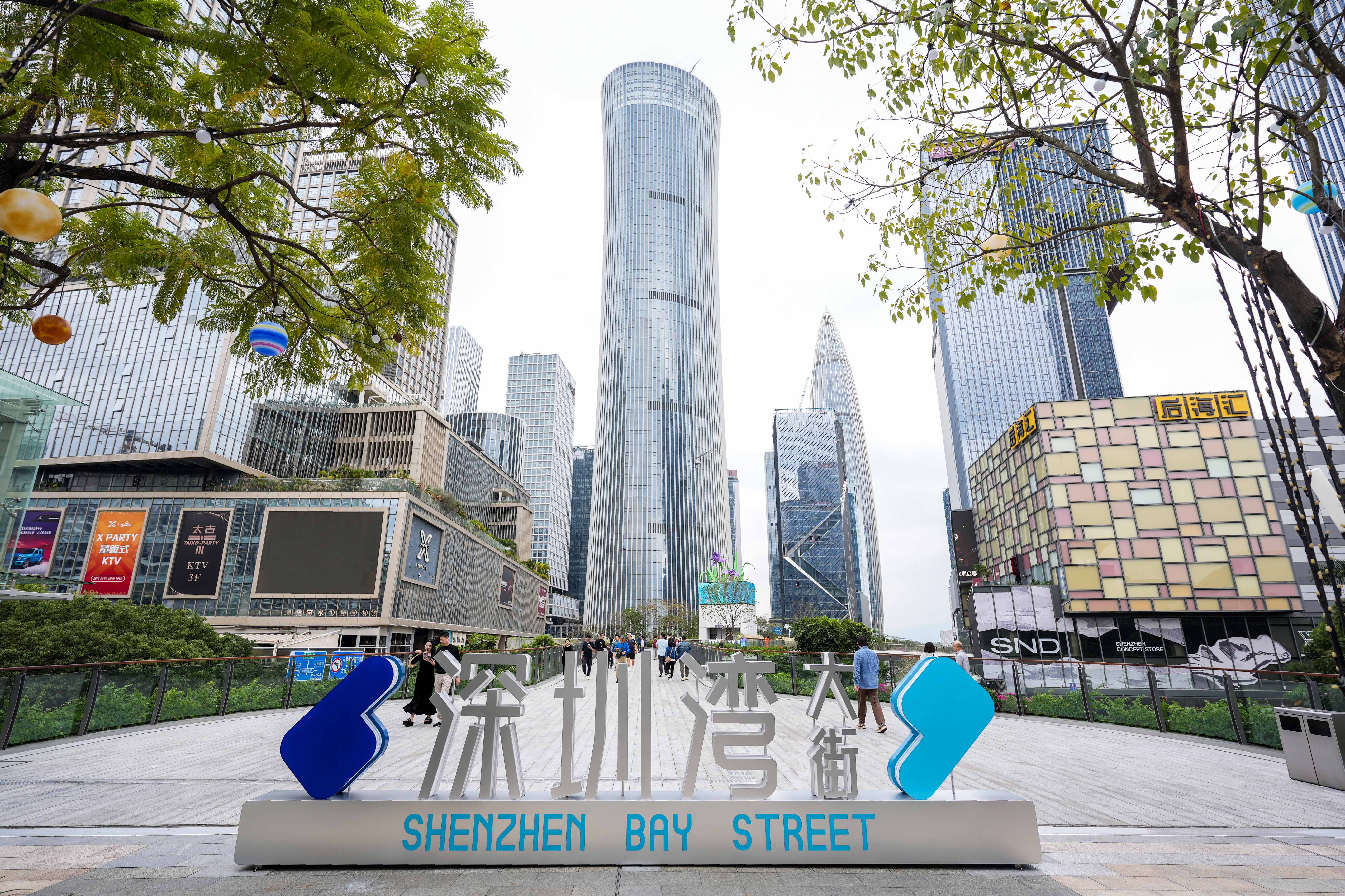 深圳湾“空中魔法走廊”引发广泛关注！2公里长廊开启逛吃游赏新体验