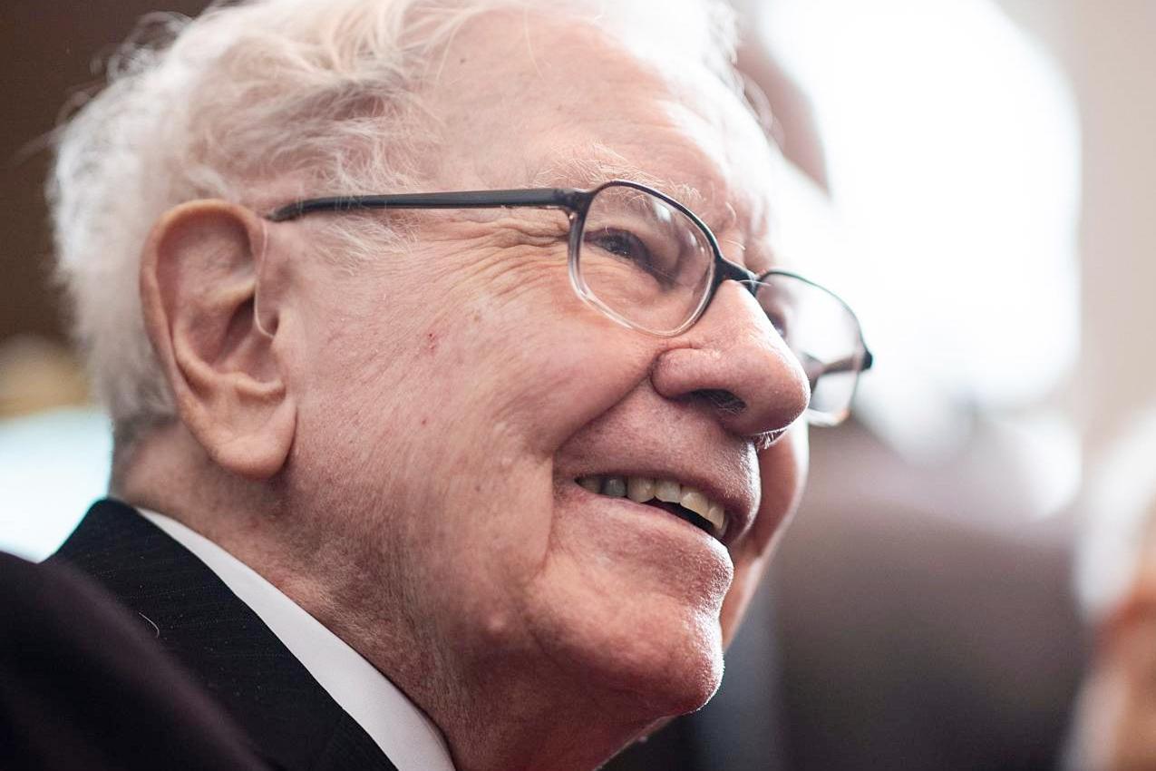 巴菲特“谢幕布局”揭晓:抛科技金融加仓实体经济,为继任者储存3820亿美元“弹药”