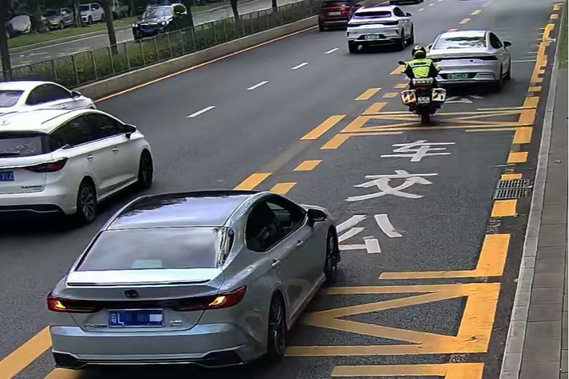 临产孕妇跨市就医 龙岗铁骑火速护送