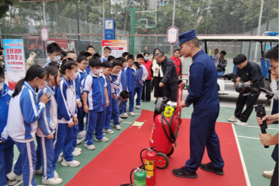 石岩官田社区“沉浸式体验让消防知识“活”起来