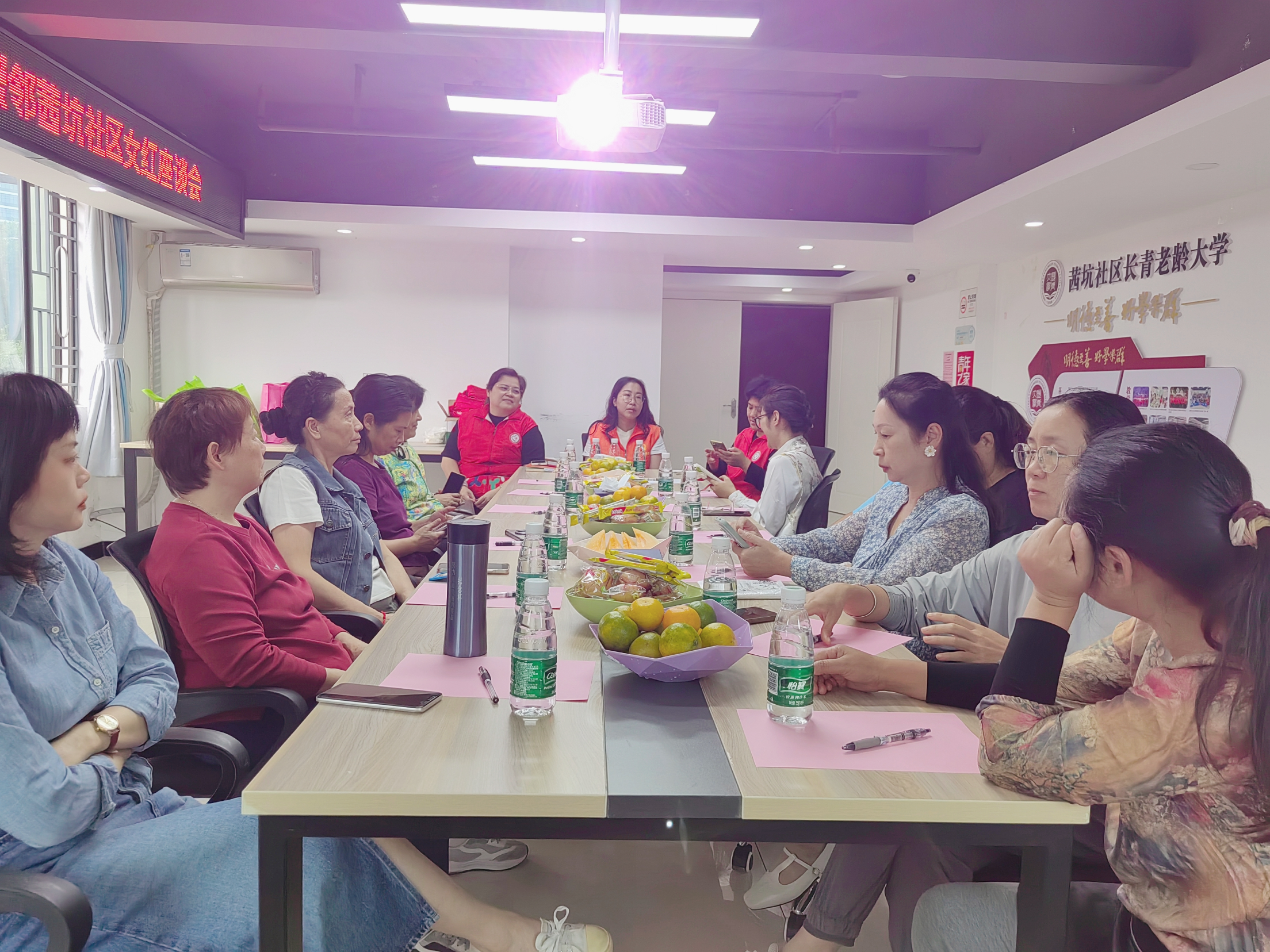 手艺点亮“她经济”,福城街道茜坑社区女红座谈会绘制女性成长蓝图