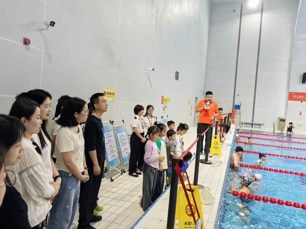 龙岗区宝龙公卫中心举办“游泳场所卫生监督”开放日活动