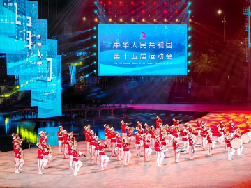 深圳少警乐团登上十五运会闭幕式，用激昂乐章奏响“钢铁洪流”