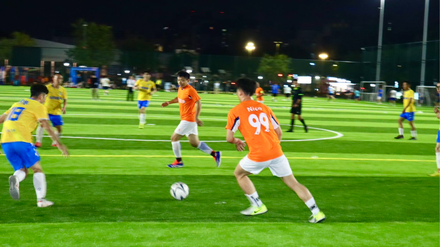 “新安杯”足球赛鸣哨开锣，全民健身“再加码”