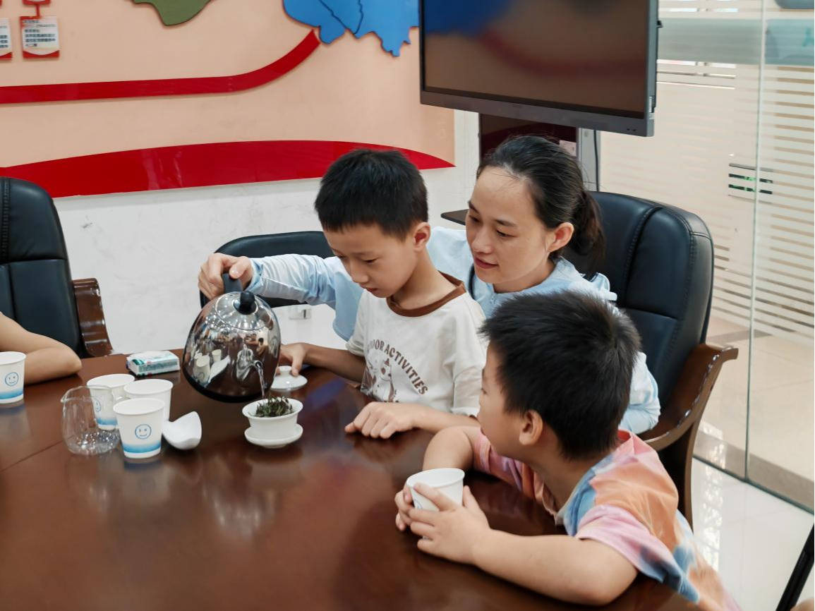 一泡一饮知茶味,观澜街道库坑社区居民沉浸式感受茶文化