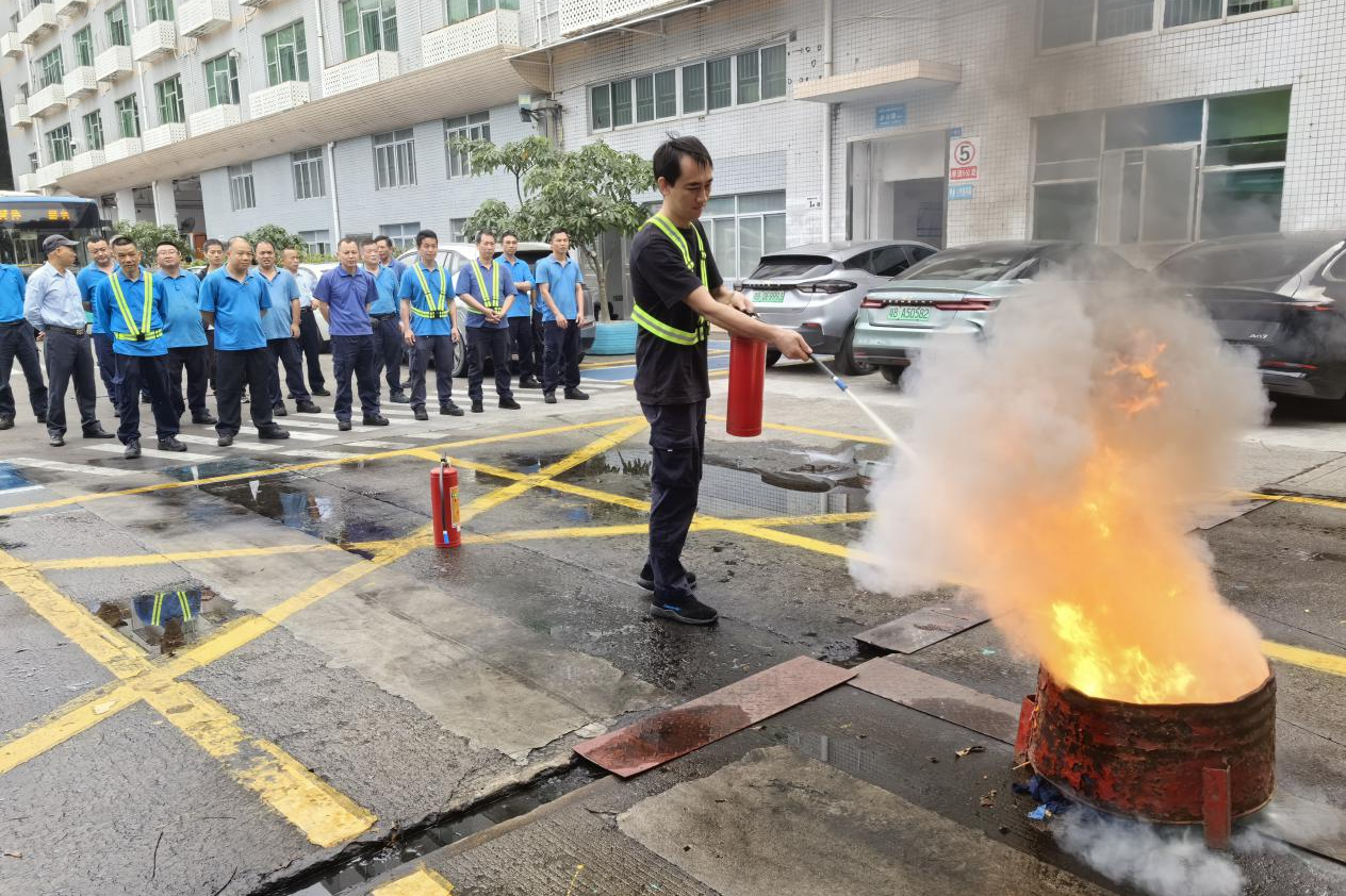 理论+实操双赋能！深巴四公司侨城东车间让消防安全技能“人人会用”