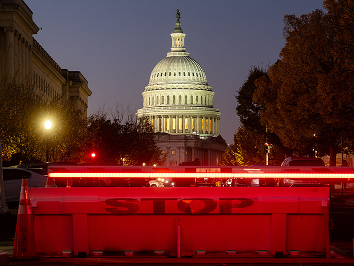美国旅游协会警告：政府“停摆”或引发节日出行混乱
