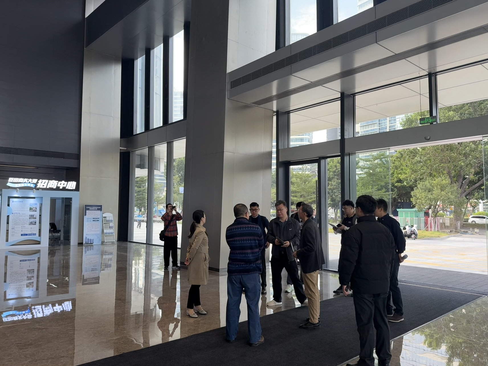 宝安办了场“移动对接会”:企业跟着逛园区,空间需求当场聊