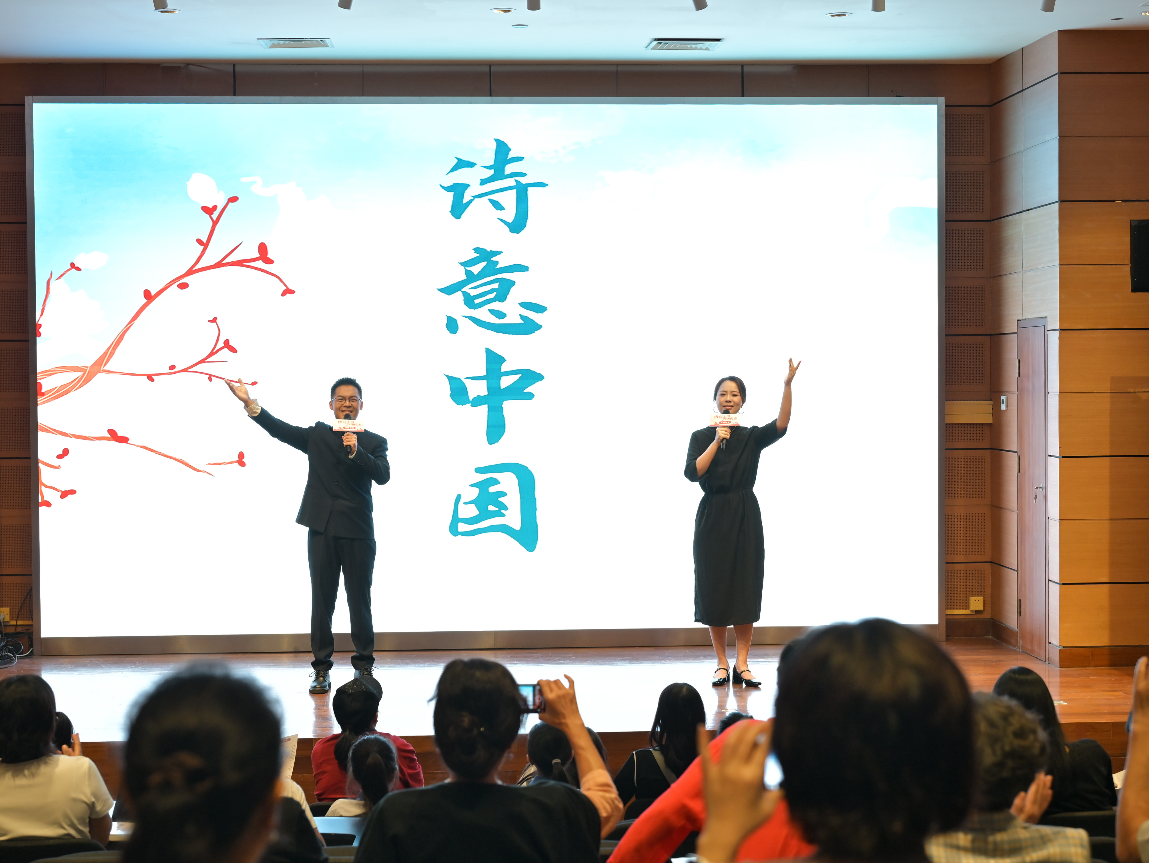以诗传情，以歌咏志！《镌刻山河·光铸民志》诗朗诵会举行