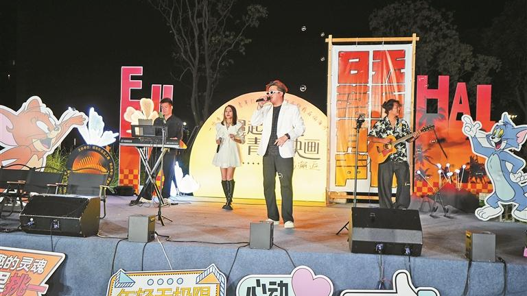 猫鼠游戏“竞逐”浪漫 福海河畔7对青年成功牵手