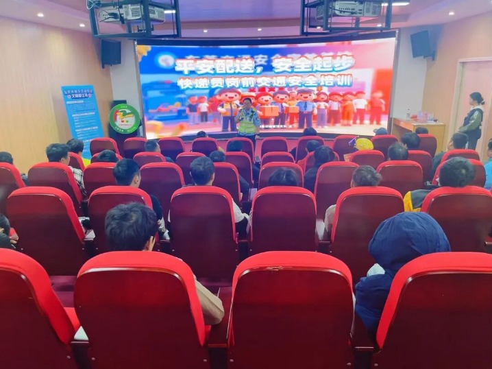 全域文明迎全运 | 莞城开展交通文明宣教体验活动，为快递小哥上紧“安全弦”