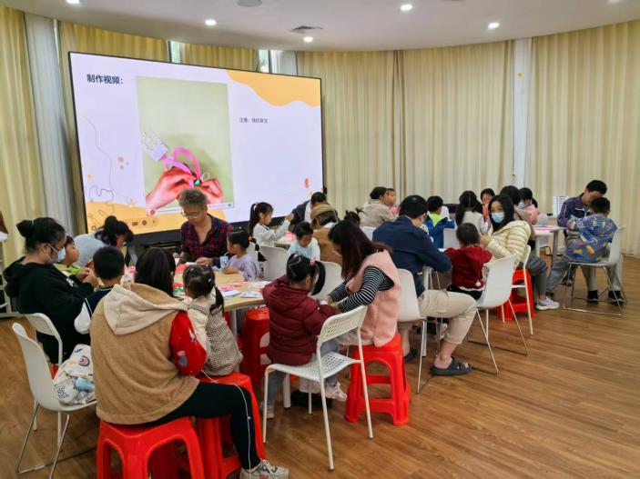 西丽街道新围社区开展不织布手工制作活动