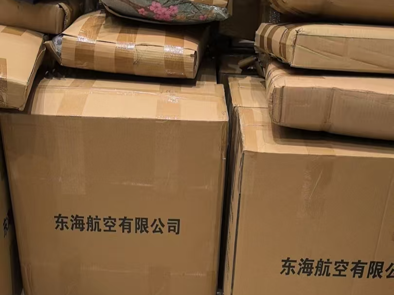 心系灾情火速驰援 ，东海航空连夜向香港大埔火灾受灾群众捐赠 4000 条毛毯