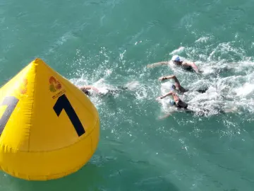 十五运热评｜当桔钓沙邂逅马拉松游泳赛，为何掌声一片？