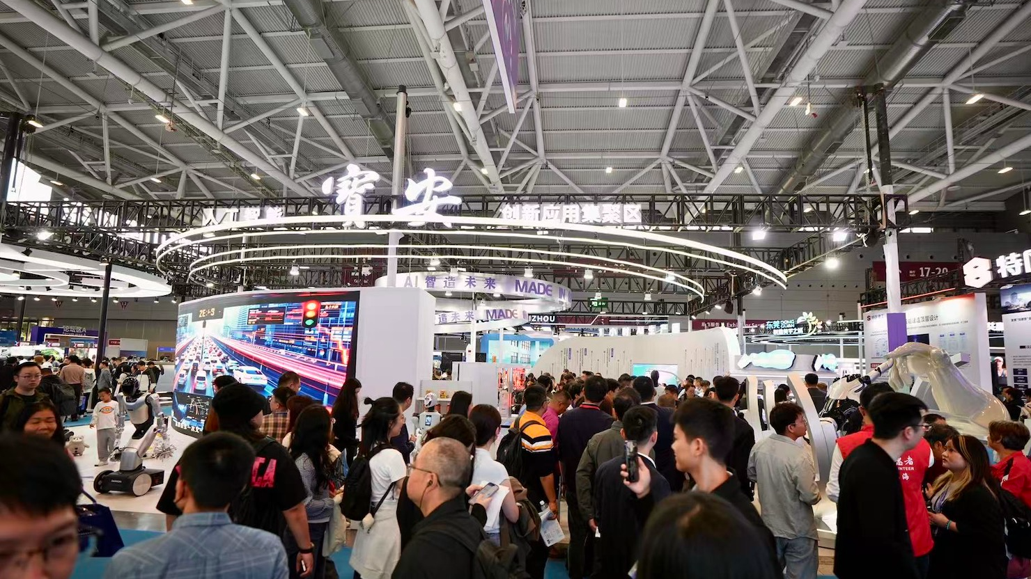 1小时生产圈+24小时活力圈!宝安39家AI企业高交会秀出“科技肌肉”