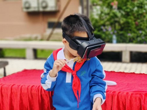 明珠街社区举办“数智浪潮·创享未来”AI市集