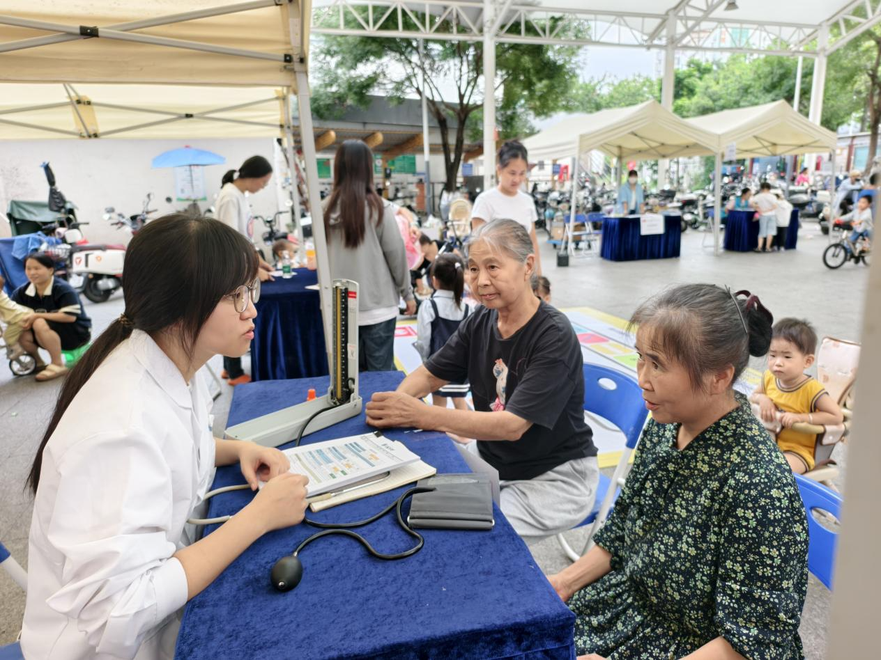 科技守护“夕阳红”!大浪街道“AI防跌倒”项目筑牢长者安全防线