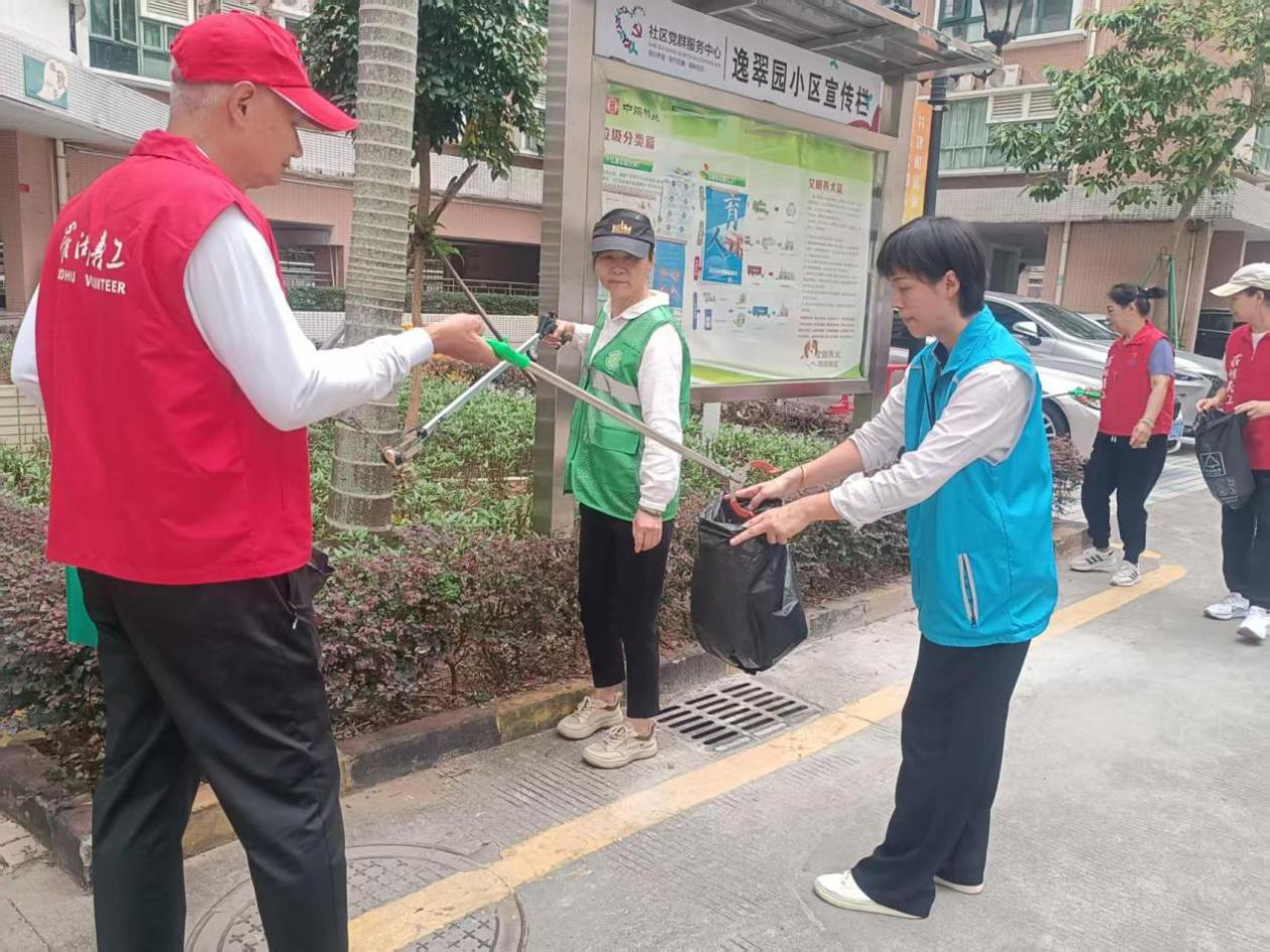 罗湖翠岭社区开展“金色暖冬，环保同行”志愿活动