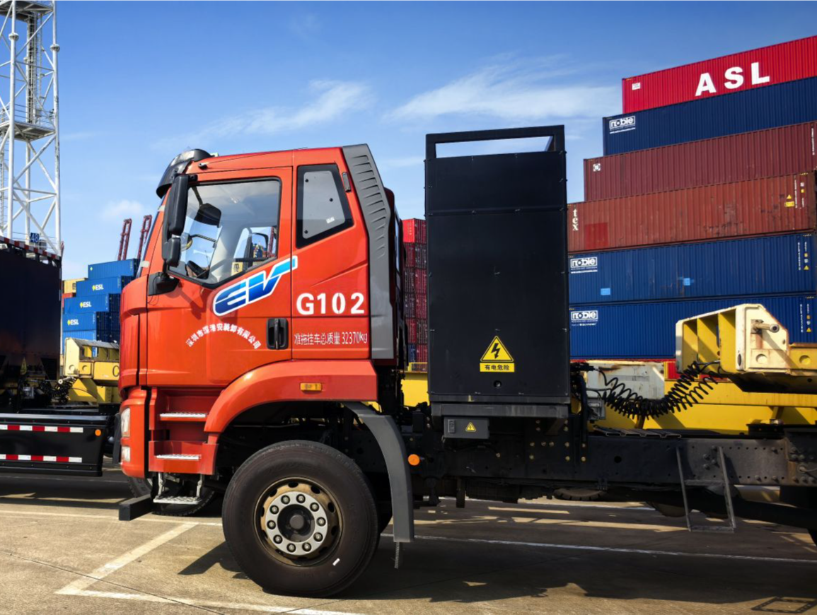 大铲湾码头率先实现作业燃油拖车100%清洁能源化