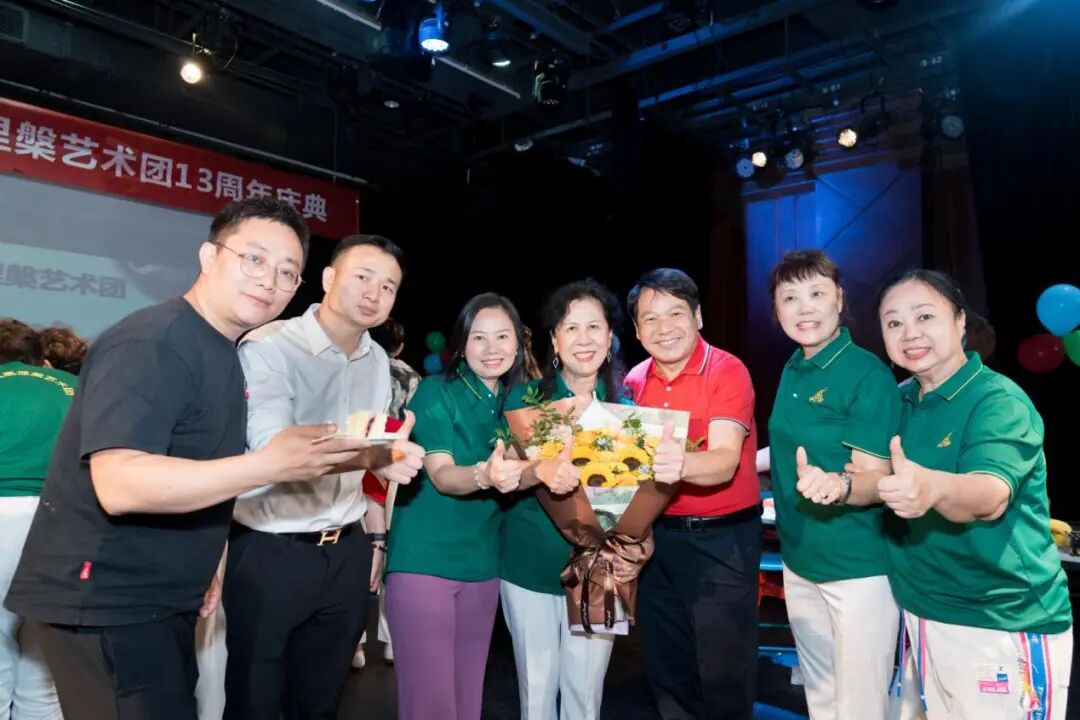 深圳市关爱行动公益基金会・外婆关爱基金携手爱心企业为凤凰涅槃艺术团庆生