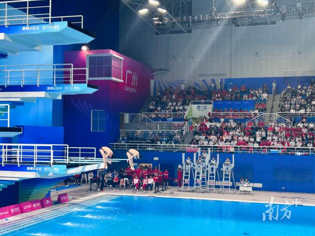 广东队陈艾森/朱子锋跳水男子双人10米台夺银