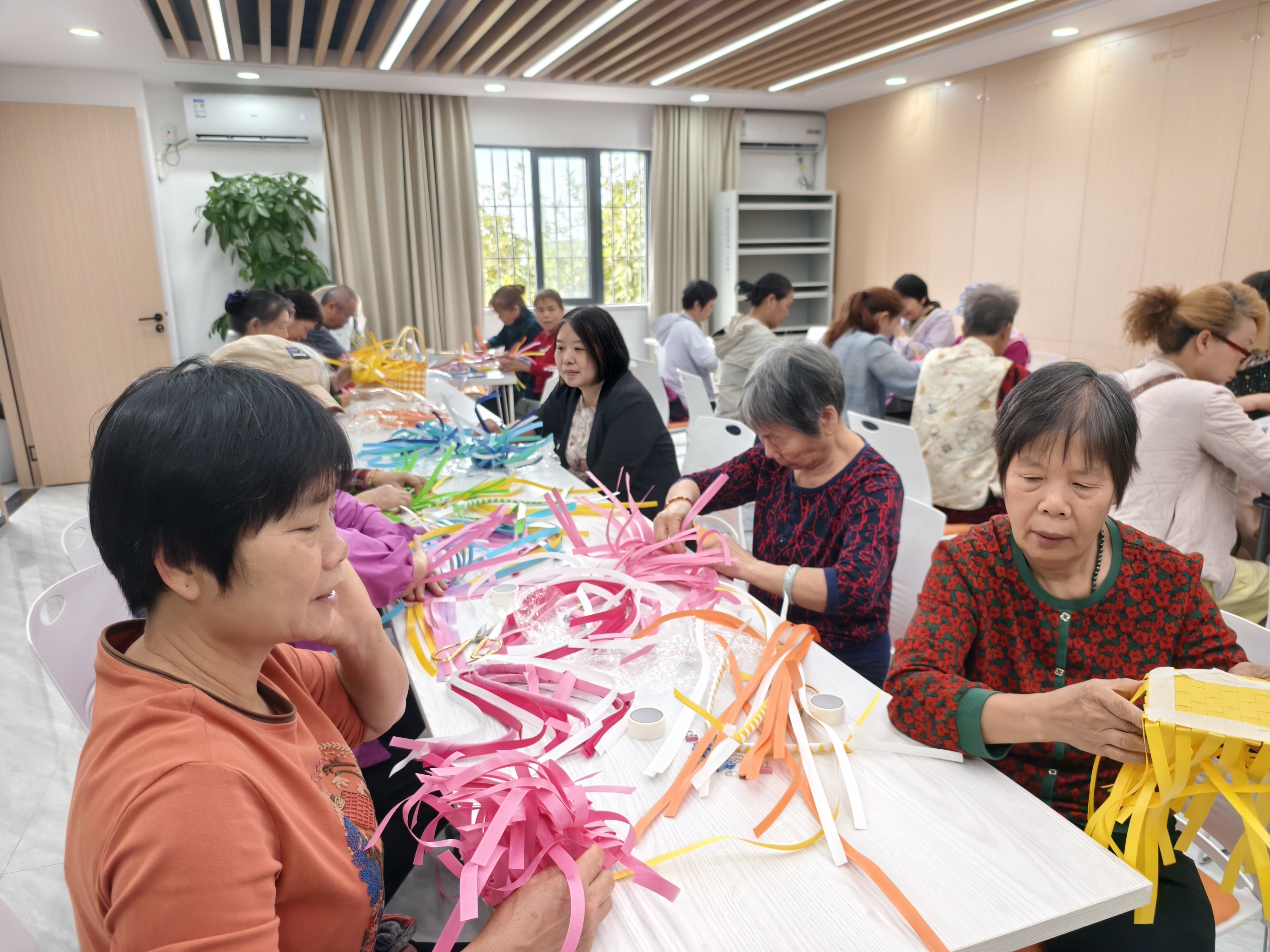 传承非遗文化 西丽街道大磡社区开展客家手工制作活动