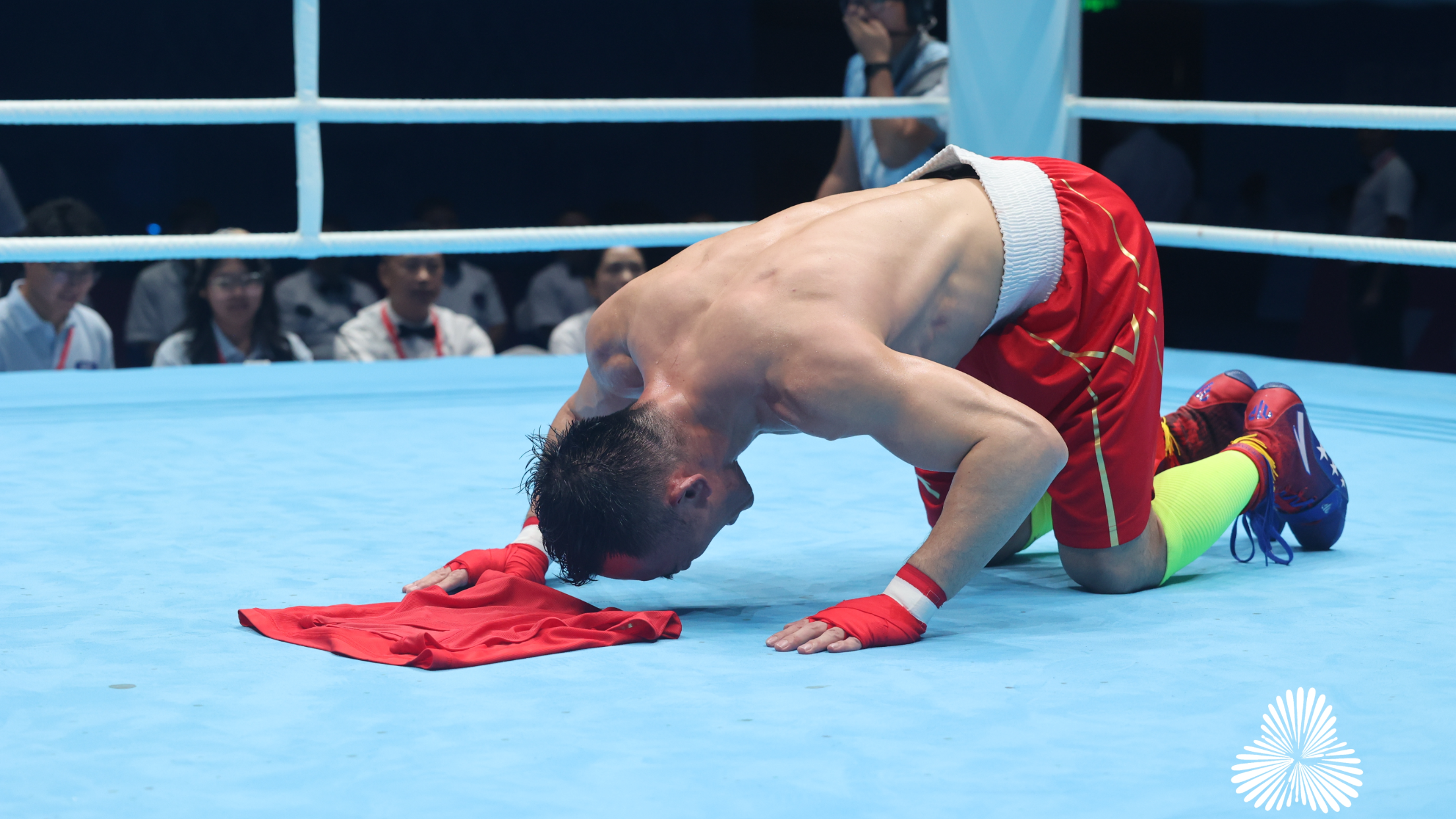 全运宝安时刻丨五届全运,廿五春秋!湖北38岁老将刘伟一跪谢幕,这是对拳台最深情的致敬