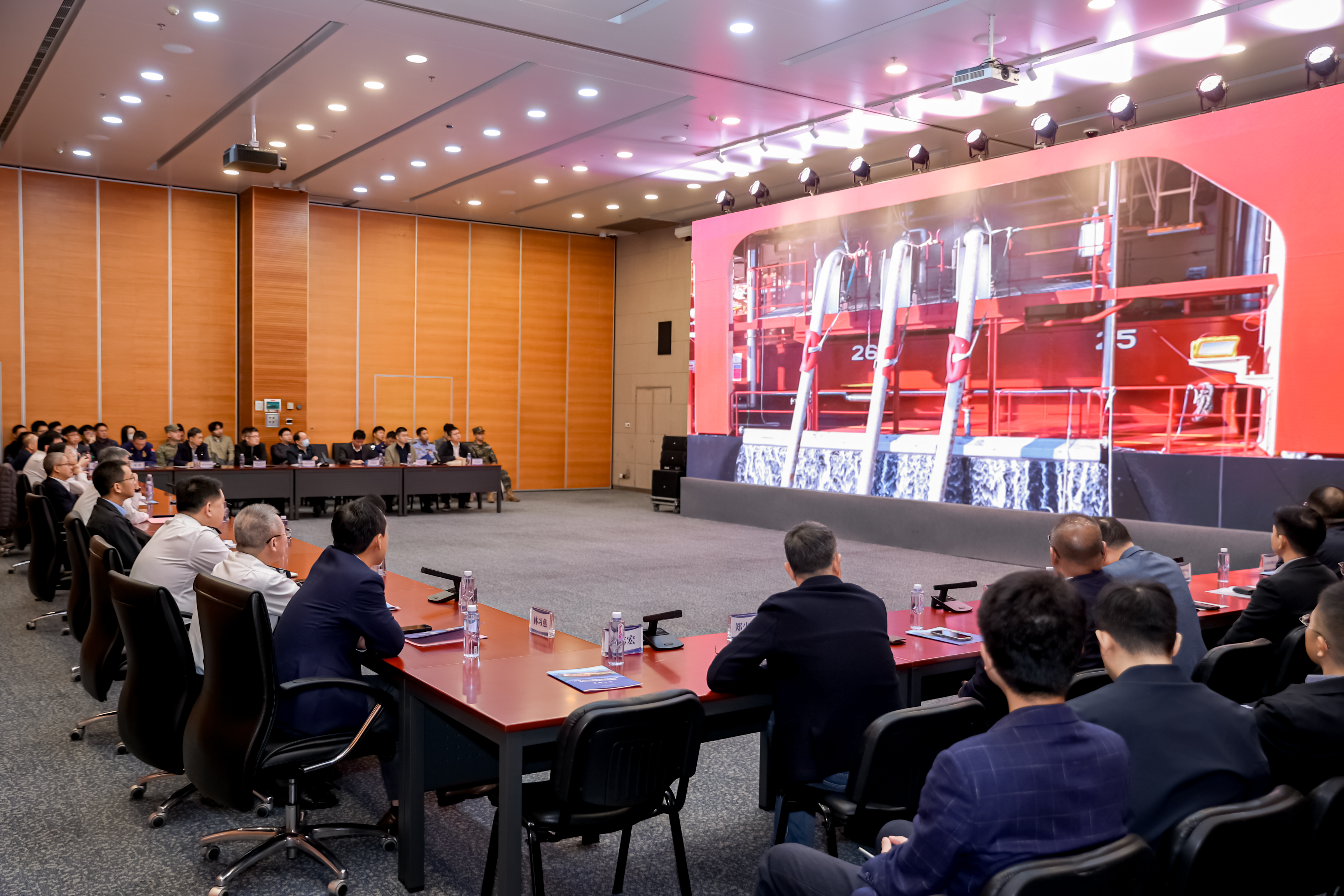 大湾区首次船对船LNG加注应急演练完成，提升复杂航道风险应对能力