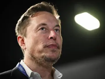 马斯克将AI推上《英雄联盟》对局:Grok 5能否抗衡人类最强战队?